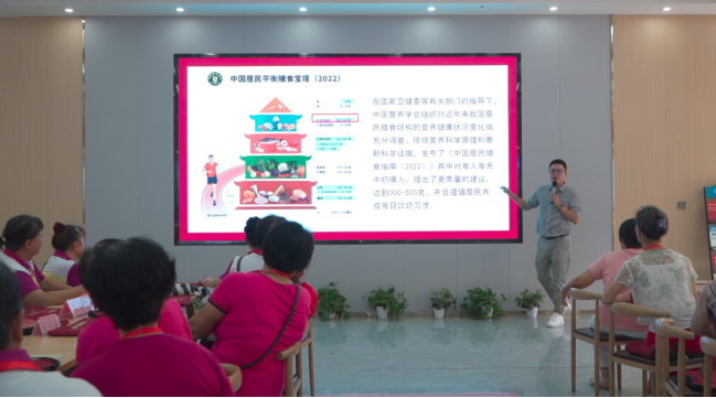 消费者参观公海彩船6600牧场